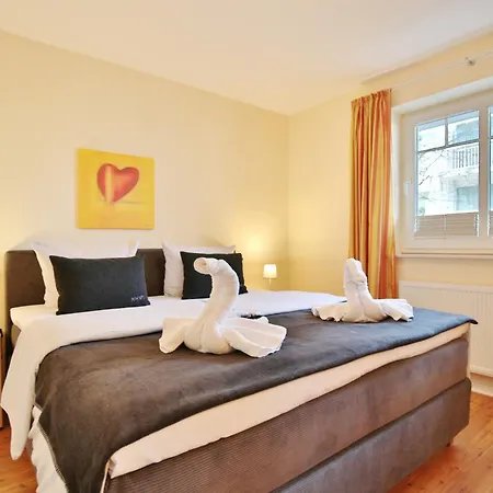 Am Am Strandallee 48 07 *